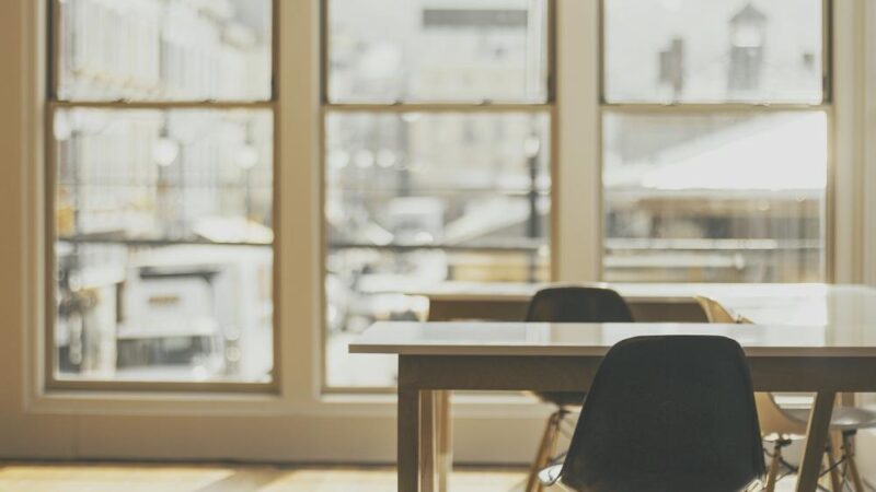 Jak urządzić małe mieszkanie: Praktyczne wskazówki i inspiracje