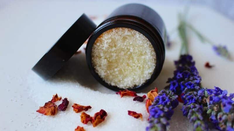 Naturalne kosmetyki do skóry – przegląd marek